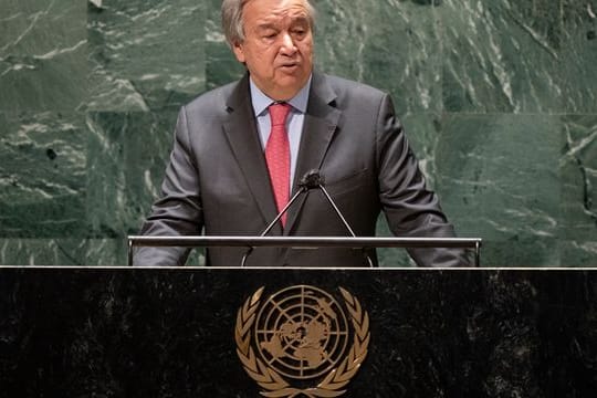 UN-Generalsekretär António Guterres spricht in der UN-Vollversammlung.