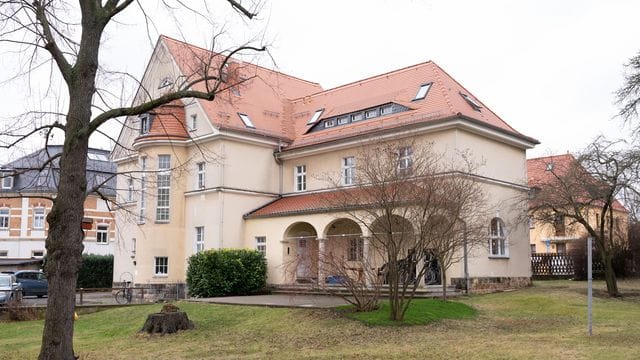 Die Einrichtung für den Vollzug in freien Formen des Vereins für soziale Rechtspflege (VSR) in Dresden. Die Einrichtung für den Vollzug in freien Formen des Vereins für soziale Rechtspflege (VSR) in Dresden.