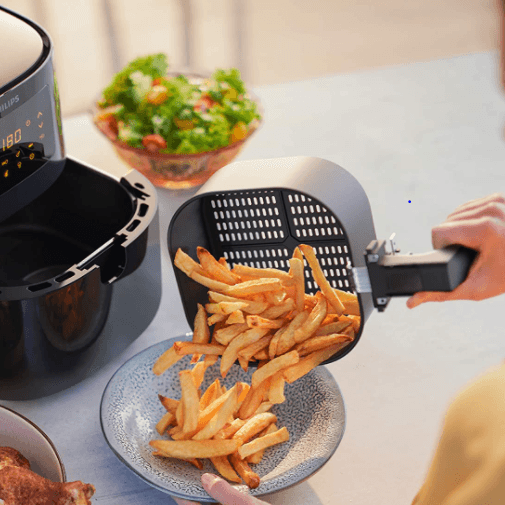 Knusprige Pommes ganz ohne Öl gelingen Ihnen mit dem Philips-Airfryer.