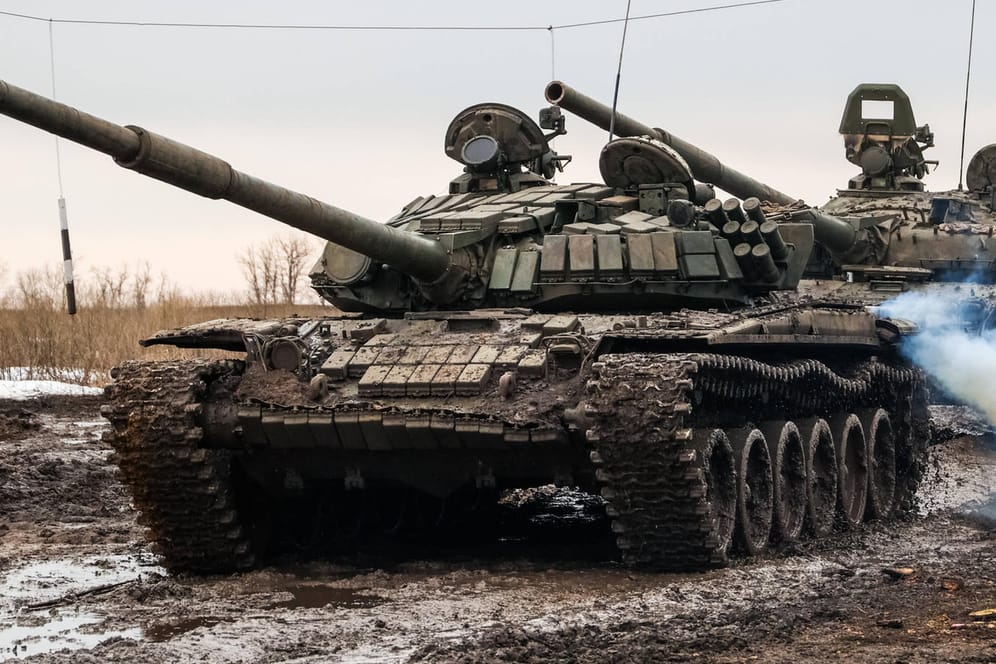 Russische Panzer: Der Kreml hat einen breit angelegten Angriff auf Ziele in der ganzen Ukraine begonnen.