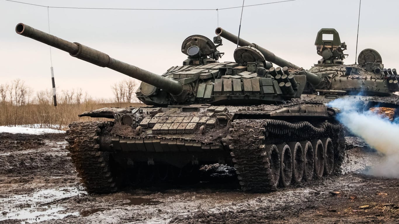 Russische Panzer: Der Kreml hat einen breit angelegten Angriff auf Ziele in der ganzen Ukraine begonnen.