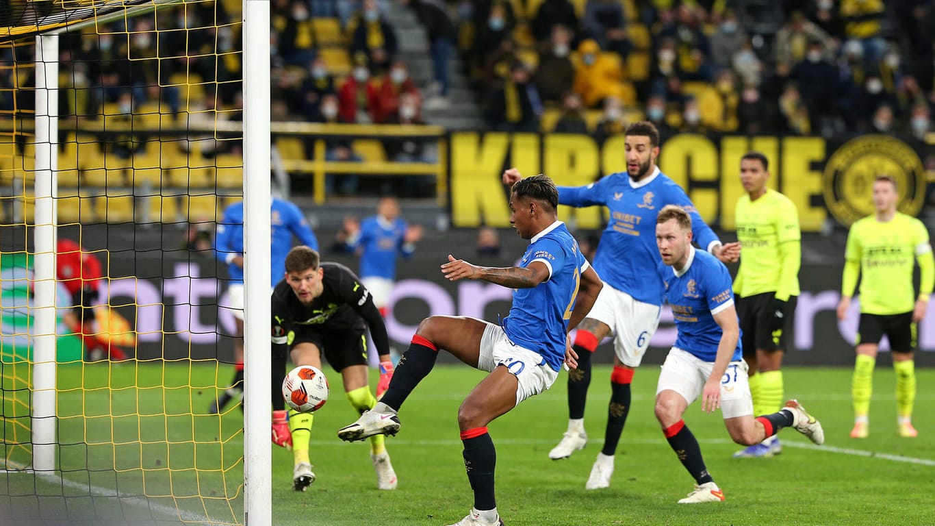 Borussia Dortmund gegen die Glasgow Rangers: Trotz zuletzt starker Leistungen, musste Kobel vier Mal hinter sich greifen.