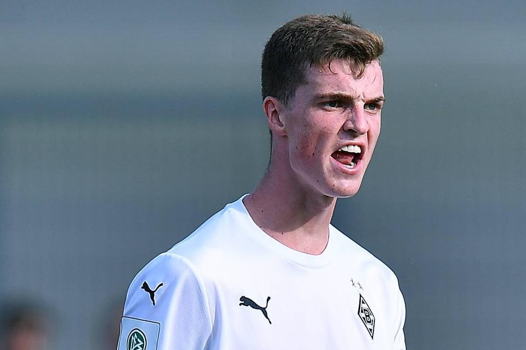 Jordi Bongard: Der Abwehrspieler im Jahr 2019 bei einem Spiel der U19 von Gladbach.