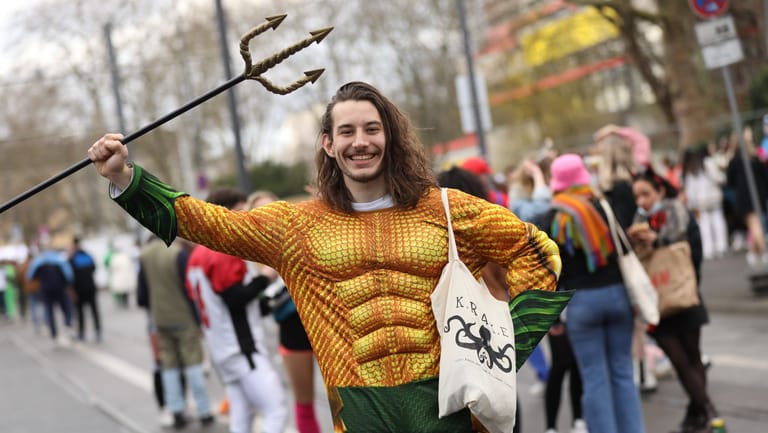 Feiert Karneval in Köln als müllsammelnder Poseidon: Der 23-jährige Joscha.