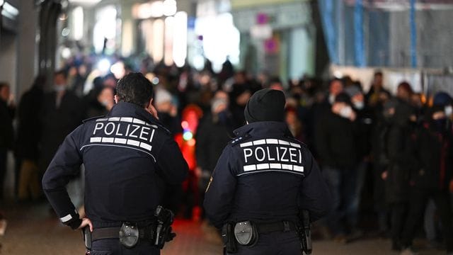 Gegner und Gegnerinnen der Coronapolitik demonstrieren. Gegner und Gegnerinnen der Coronapolitik demonstrieren.