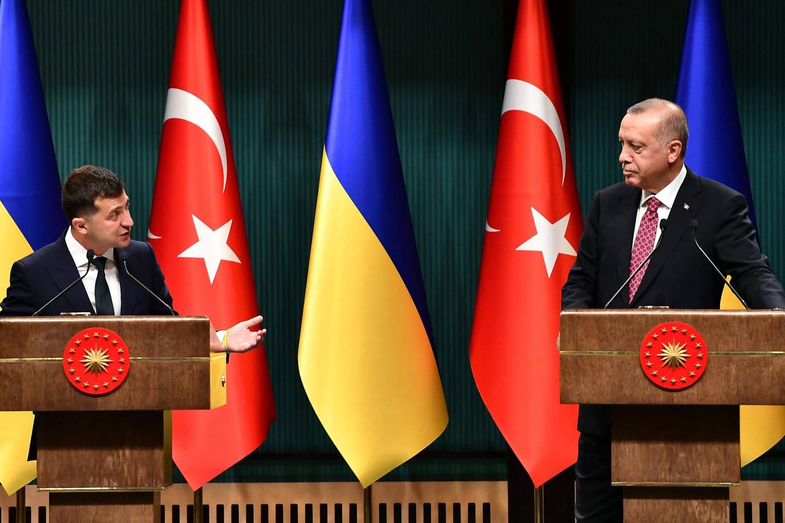 Recep Tayyip Erdoğan und Wolodymyr Selenskyj bei einer Pressekonferenz in Ankara (Archivbild): Der türkische Präsident erklärte, die Türkei erachte sowohl die Ukraine als auch Russland als befreundete Länder.