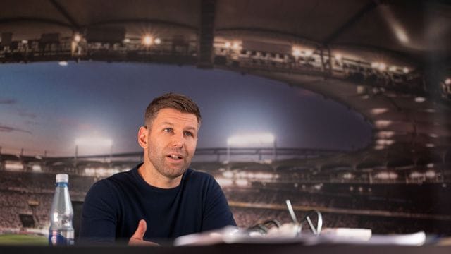 Der Vorstandsvorsitzende des VfB Stuttgart, Thomas Hitzlsperger, im Gespräch mit der Deutschen Presse-Agentur. Der Vorstandsvorsitzende des VfB Stuttgart, Thomas Hitzlsperger, im Gespräch mit der Deutschen Presse-Agentur.
