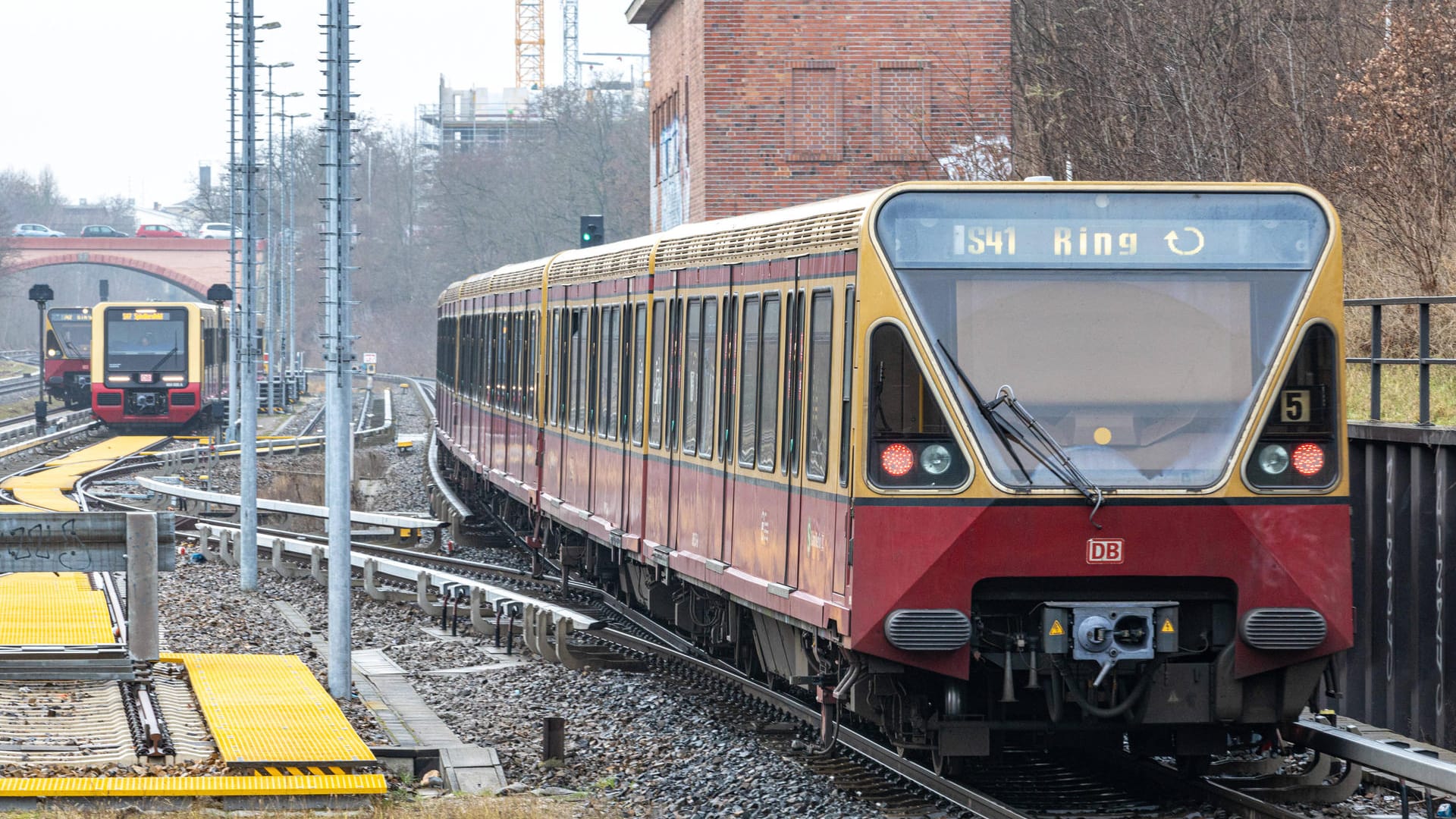 Ringbahn in Berlin (Symbolbild): Die Ringbahn ist unterbrochen. Ringbahn in Berlin (Symbolbild): Die Ringbahn ist unterbrochen.