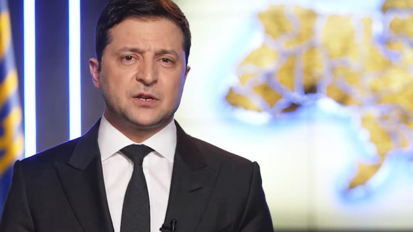 Wolodymyr Selenskyj in einer Fernsehsendung an die Nation: Der Präsident fürchtet nicht nur um den Fortbestand der Ukraine als Staat.