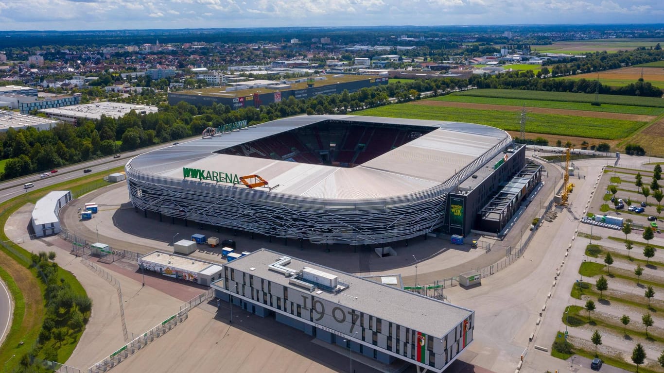 Die Augsburger WWK Arena erstrahlt heute in besonderen Farben.