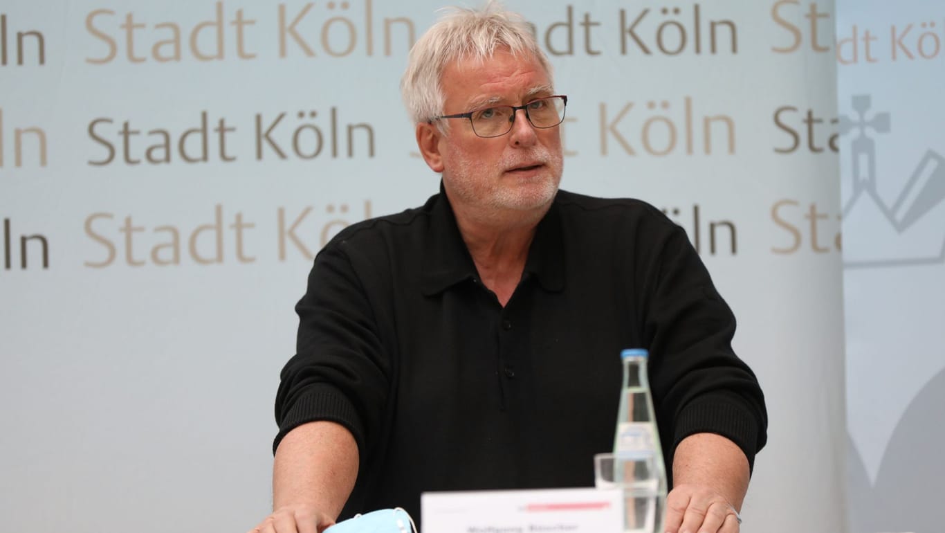 Zieht eine erste Bilanz zum Straßenkarneval an Weiberfastnacht: Wolfgang Büscher, Leiter des Kölner Ordnungsamtes.