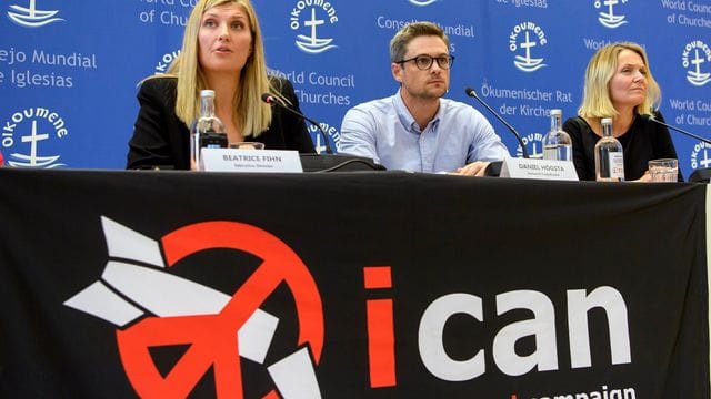 Beatrice Fihn, Daniel Högsta und Grethe Ostern von der Internationalen Kampagne zur Abschaffung von Atomwaffen (ICAN).