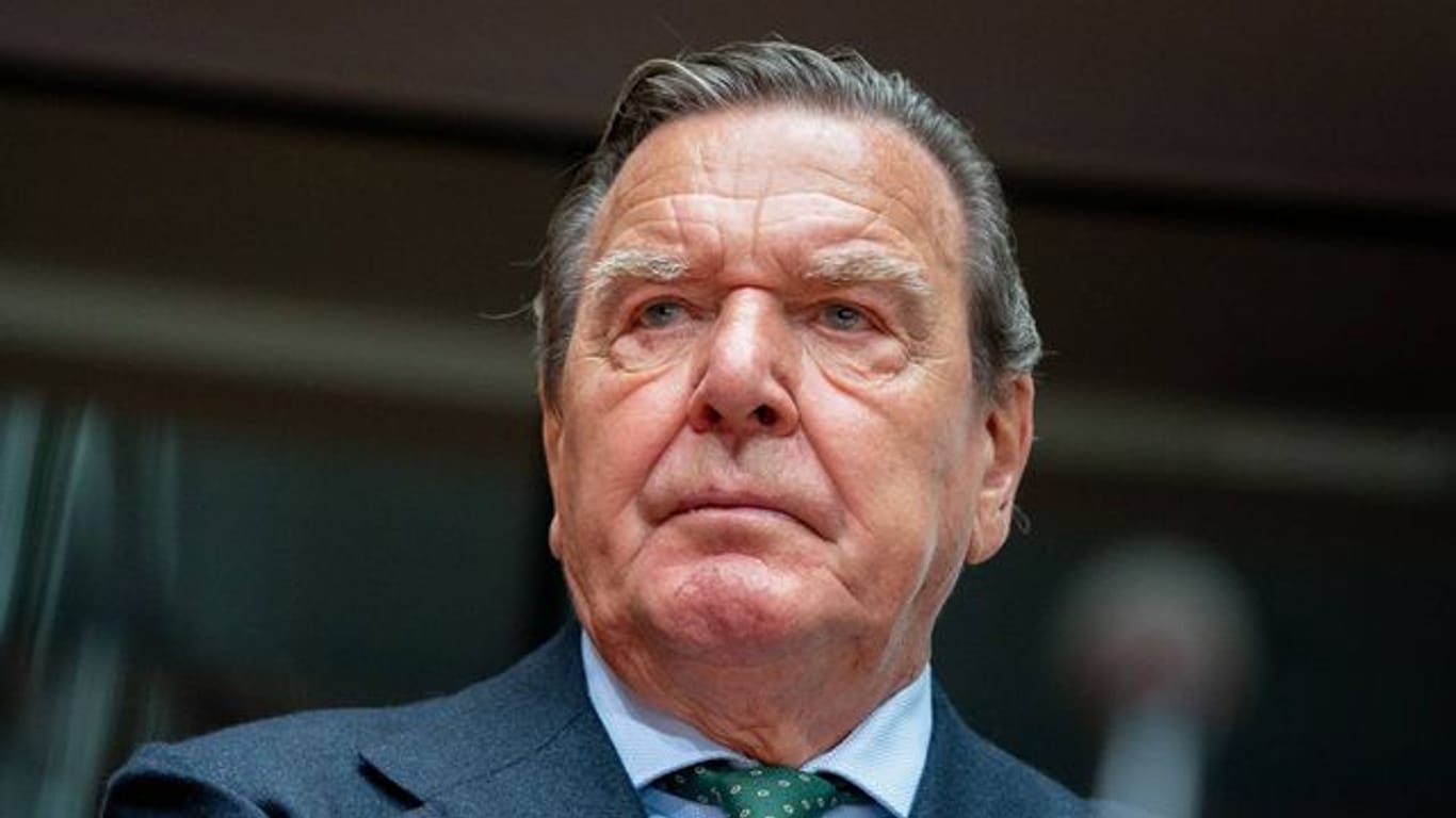 Ex-Bundeskanzler Gerhard Schröder fordert ein Ende des Krieges in der Ukraine.