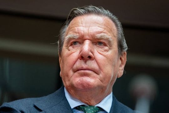 Ex-Bundeskanzler Gerhard Schröder fordert ein Ende des Krieges in der Ukraine.