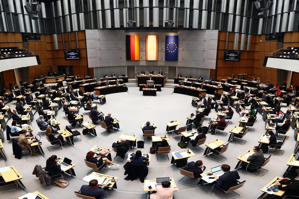 Plenarsaals des Berliner Abgeordnetenhauses (Archivbild): Der Senat stimmte für höhere Vergütung seiner Mitglieder.
