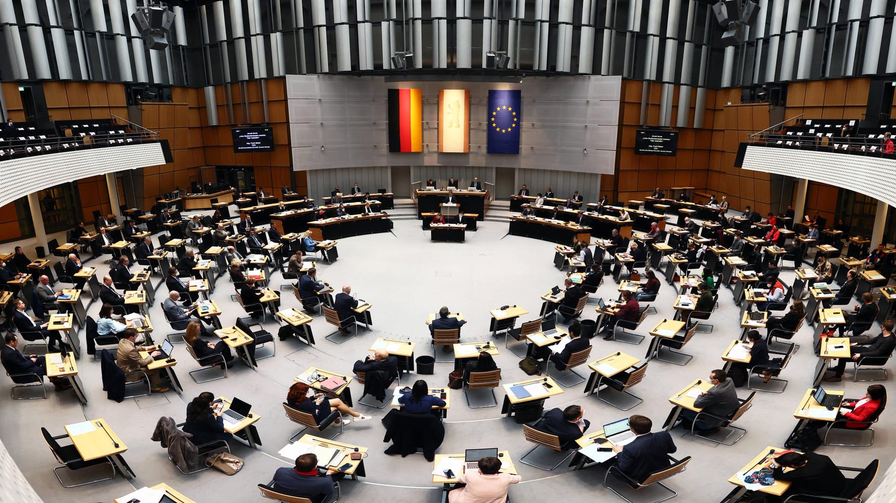 Plenarsaals des Berliner Abgeordnetenhauses (Archivbild): Der Senat stimmte für höhere Vergütung seiner Mitglieder. Plenarsaals des Berliner Abgeordnetenhauses (Archivbild): Der Senat stimmte für höhere Vergütung seiner Mitglieder.