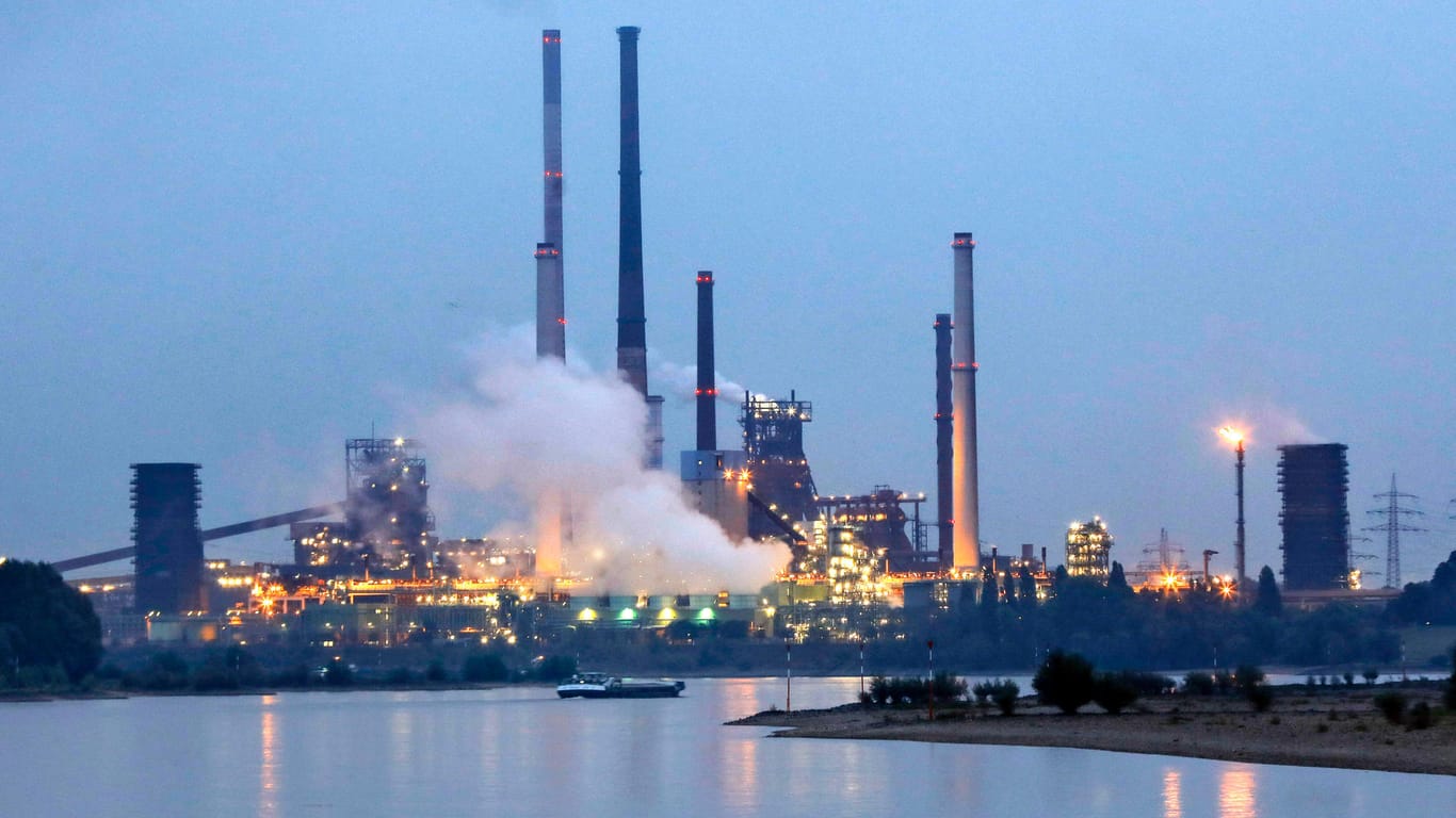 Thyssenkrupp-Stahlwerk Duisburg (Symbolbild): Deutsche Unternehmen sind auch in der Ukraine vertreten.