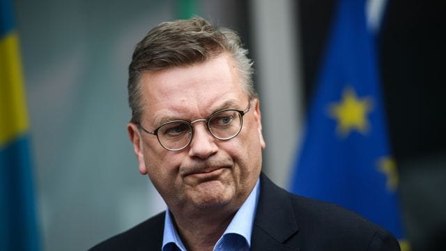 Der ehemalige DFB-Präsident Reinhard Grindel wünscht sich eine Perspektive für eine erneute Bewerbung Russlands in der Zukunft. Der ehemalige DFB-Präsident Reinhard Grindel wünscht sich eine Perspektive für eine erneute Bewerbung Russlands in der Zukunft.