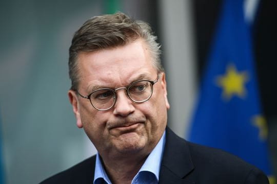 Der ehemalige DFB-Präsident Reinhard Grindel wünscht sich eine Perspektive für eine erneute Bewerbung Russlands in der Zukunft.