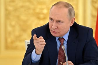 Wladimir Putin: Mit seinem Angriff auf die Ukraine könnte sich Russlands Präsident übernommen haben, sagt Experte Wolfgang Ischinger im t-online-Interview.