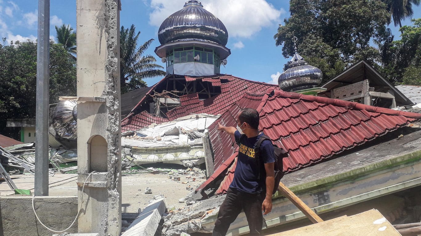 Sumatra: Zahlreiche Gebäude sind nach dem Erdbeben auf der indonesischen Insel eingestürzt.