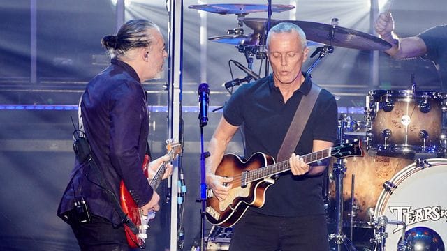 Roland Orzabal (l) und Curt Smith 2019 bei einem Konzert in Berlin. Roland Orzabal (l) und Curt Smith 2019 bei einem Konzert in Berlin.