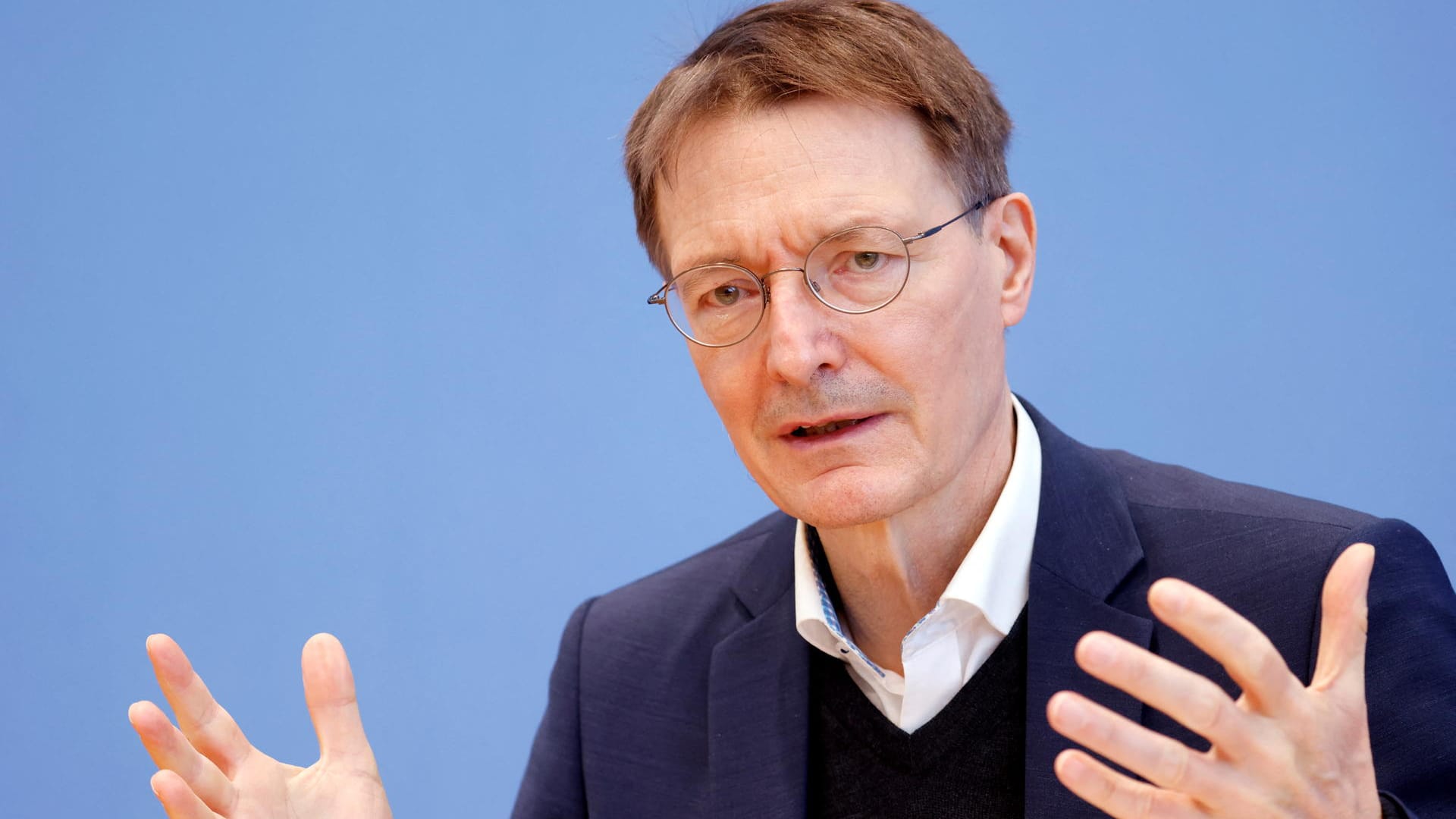Karl Lauterbach: "Für eine beschleunigte Öffnung haben wir überhaupt keine Spielräume."a news conference, in Berlin Karl Lauterbach: "Für eine beschleunigte Öffnung haben wir überhaupt keine Spielräume."a news conference, in Berlin