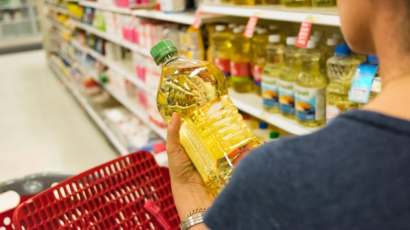 Sonnenblumenöl: In manchen Supermärkten ist die Auswahl derzeit nicht besonders groß.