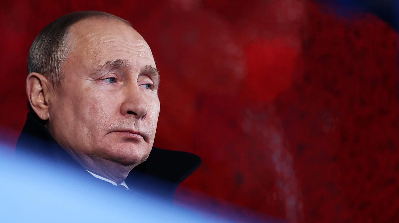 Unbeeindruckt (Archivbild): Der russische Präsident Wladimir Putin betont, dass die Sanktionen des Westens keinen Einfluss auf sein Verhalten hätte. Doch treffen die Sanktionen die ohnehin geschwächte Wirtschaft des Landes wirklich nicht?