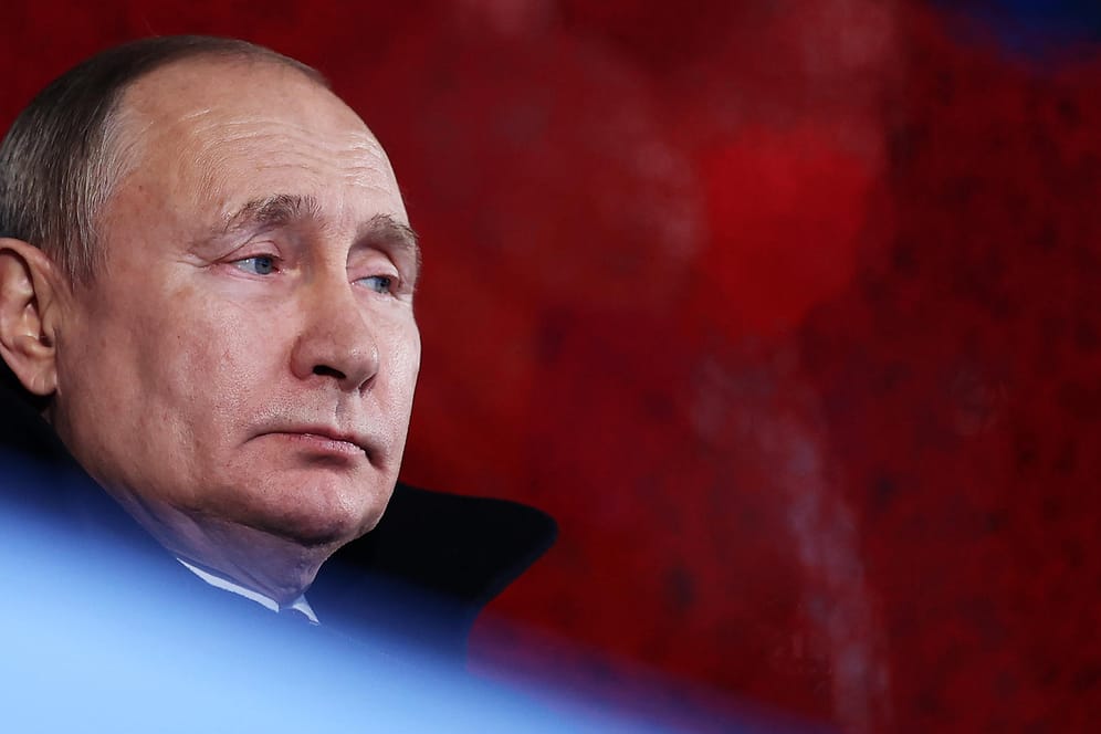 Unbeeindruckt (Archivbild): Der russische Präsident Wladimir Putin betont, dass die Sanktionen des Westens keinen Einfluss auf sein Verhalten hätte. Doch treffen die Sanktionen die ohnehin geschwächte Wirtschaft des Landes wirklich nicht?