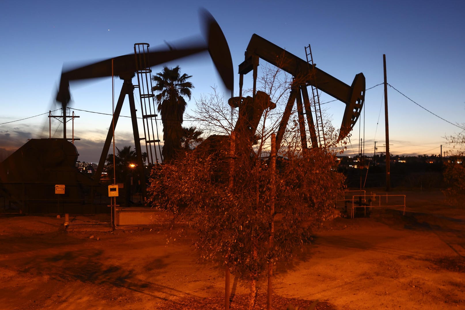 Ölpumpen in Betrieb (Symbolbild): Das boomende Ölgeschäft führte zu einem hohen Exportüberschuss im russischen Haushalt.