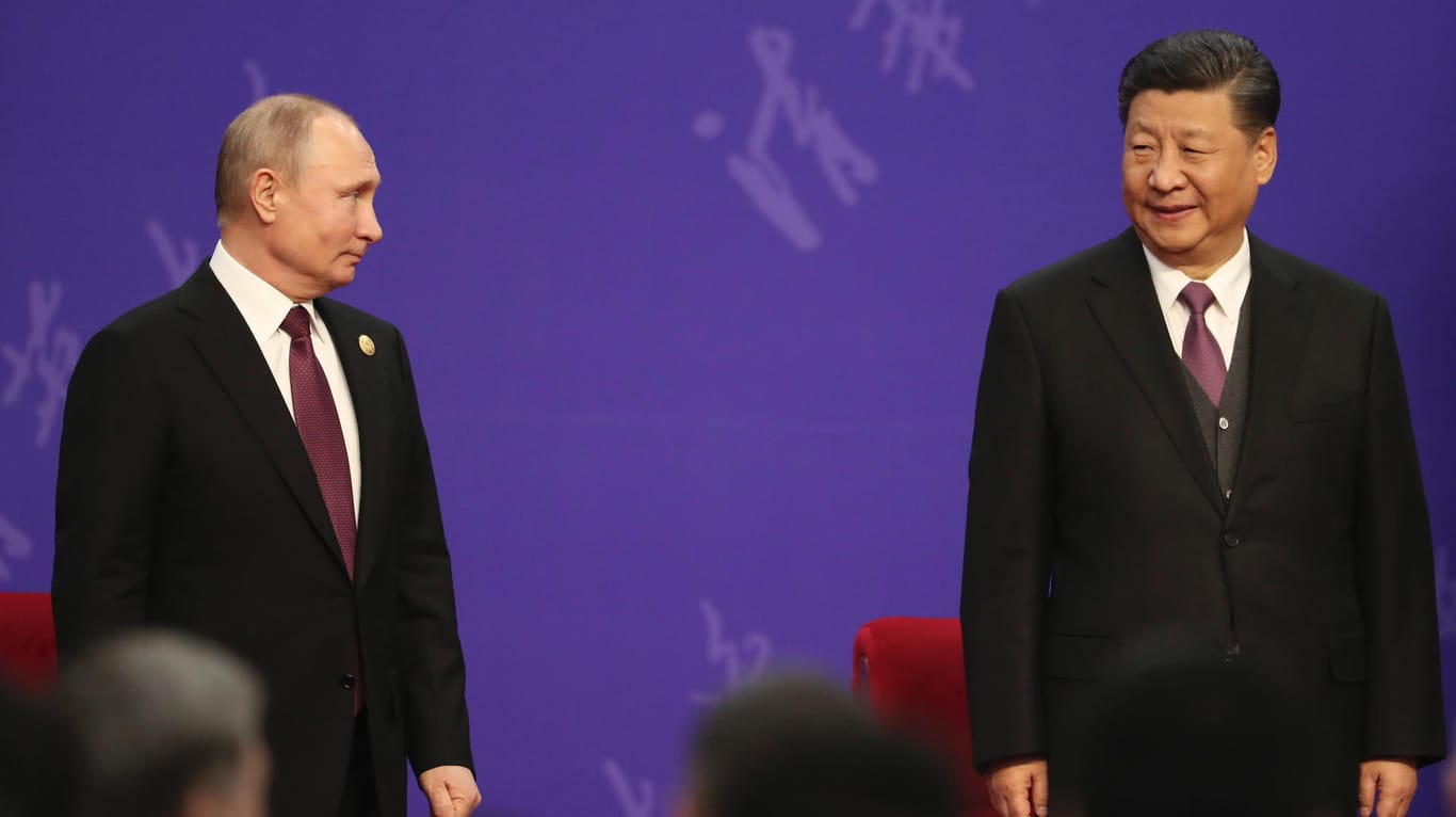 Im engen Austausch (Symbolbild): Russland suchte in den vergangenen Monaten zunehmend die Nähe Chinas. Es könnte Putin helfen, viele Sanktionen des Westens besser zu überstehen.