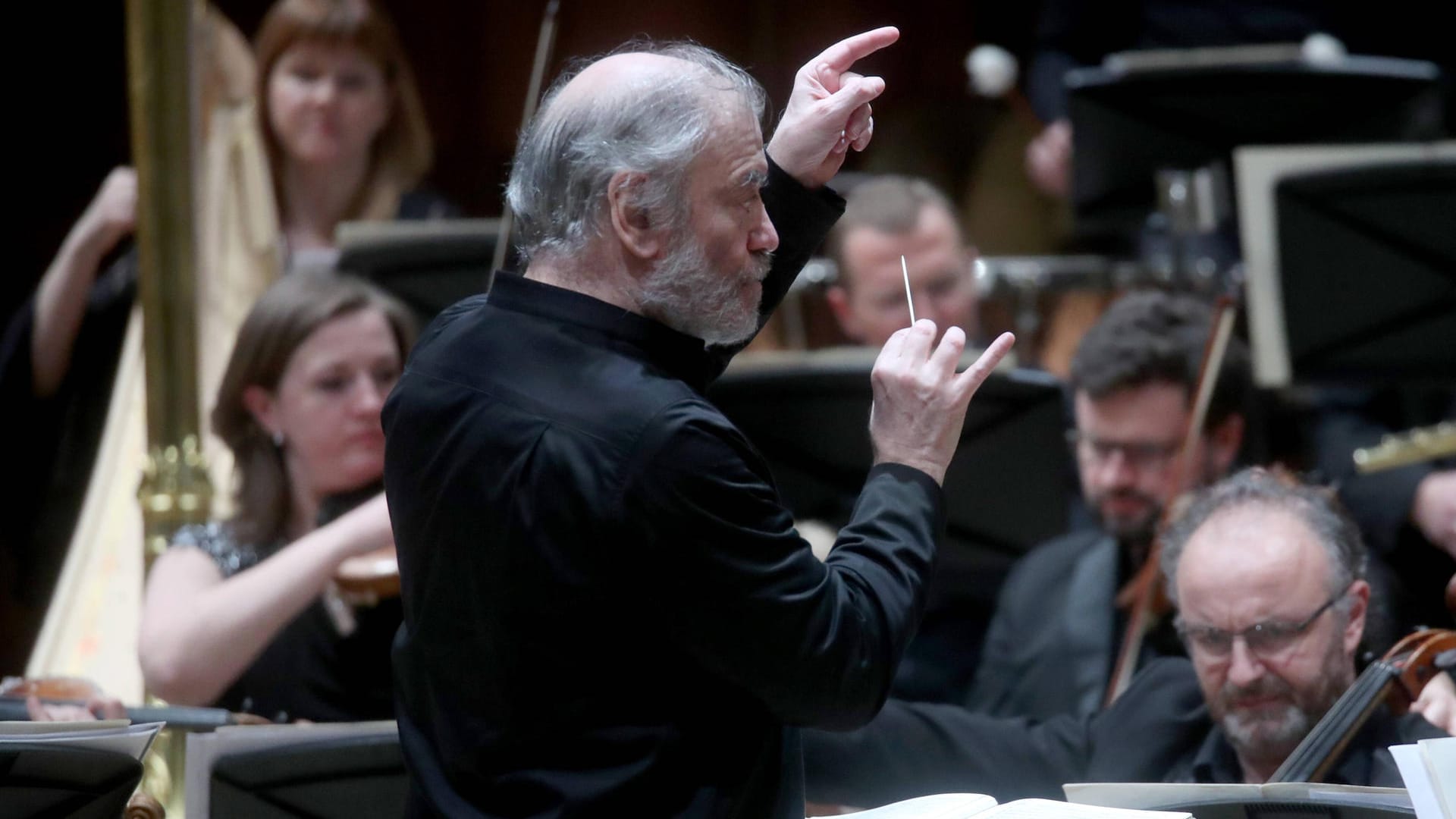 Waleri Gergijew bei einem Konzert (Archivbild): Münchens Bürgermeister Reiter erwartet seine Stellungnahme. Waleri Gergijew bei einem Konzert (Archivbild): Münchens Bürgermeister Reiter erwartet seine Stellungnahme.