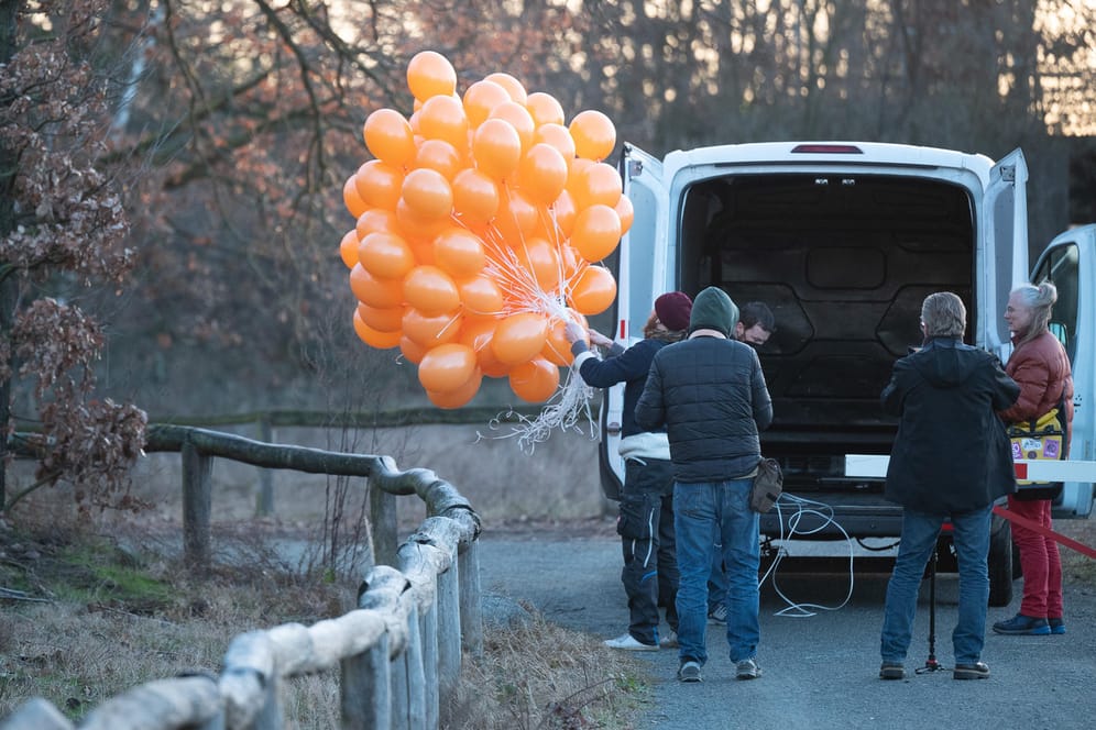 Aktivisten mit Luftballons am Flughafen Frankfurt: Auch in Berlin wollten die Aktivisten Luftballons steigen lassen.