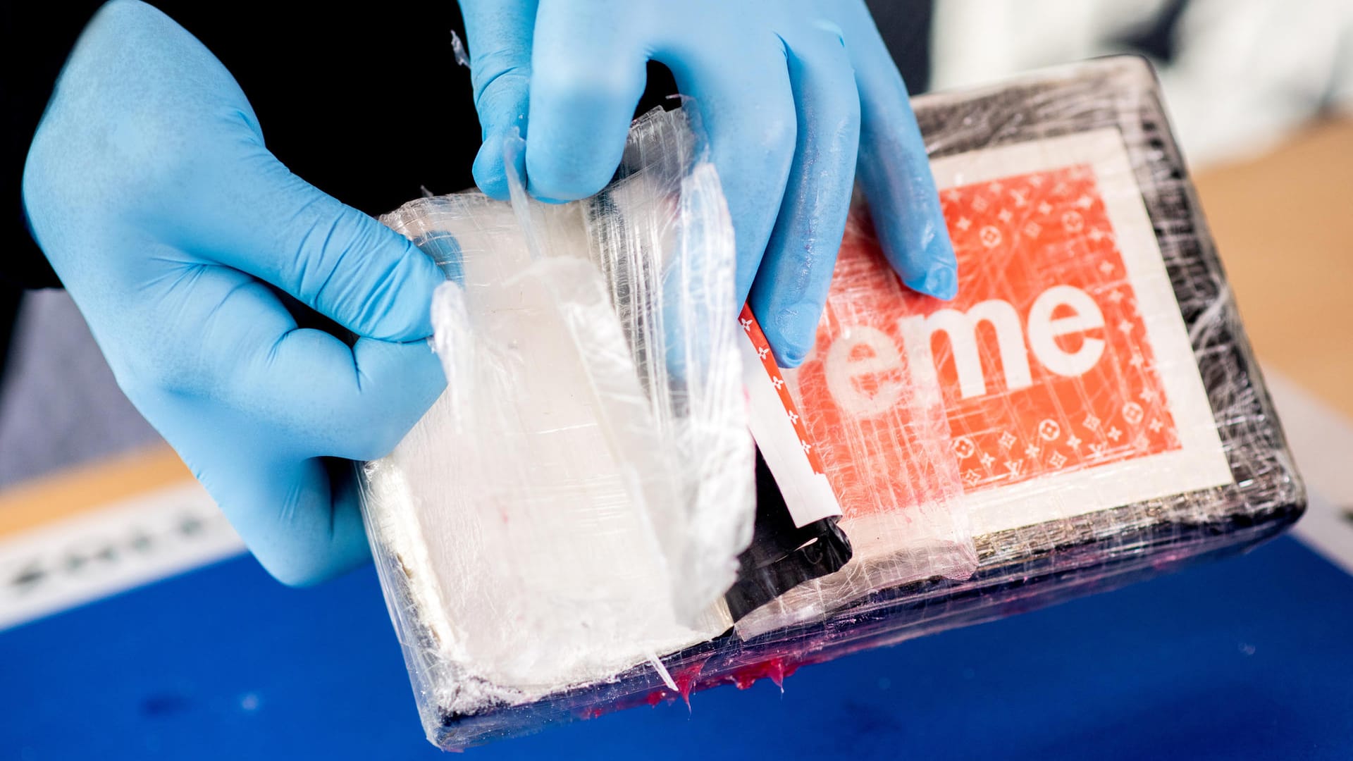 Eines der Kokain-Pakete: Insgesamt stellte der Zoll 450 Kilogramm Rauschgift sicher.