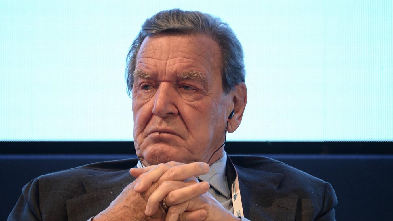 Gerhard Schröder: Der Altkanzler ist seit Jahren einer der bekanntesten Lobbyisten des russischen Staatsunternehmens Gazprom in Europa.