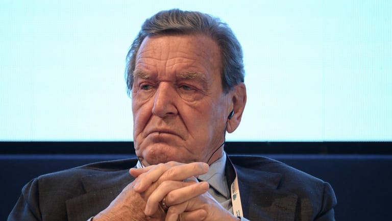 Gerhard Schröder: Der Altkanzler ist seit Jahren einer der bekanntesten Lobbyisten des russischen Staatsunternehmens Gazprom in Europa.