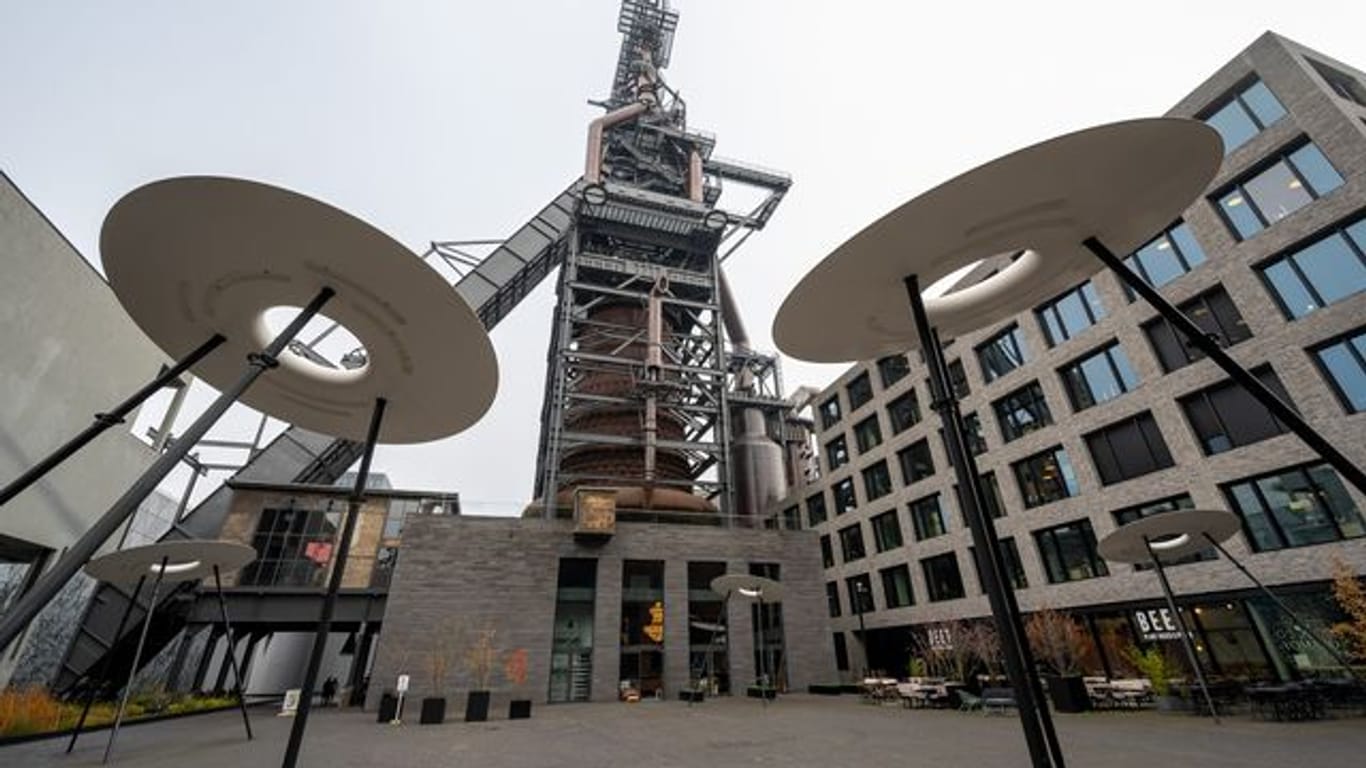 Ehemalige Industrieanlagen treffen auf moderne Bauten in Esch/Alzette in Luxemburg.