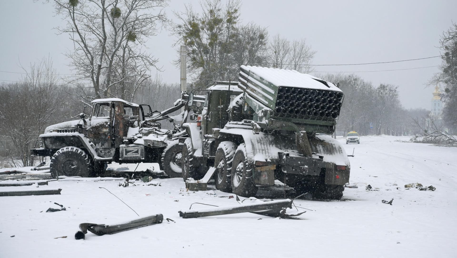 Immer wieder werden russische Konvois von ukrainischen Soldaten mit Raketenwerfern angegriffen: Dabei muss auch Russland Verluste hinnehmen.