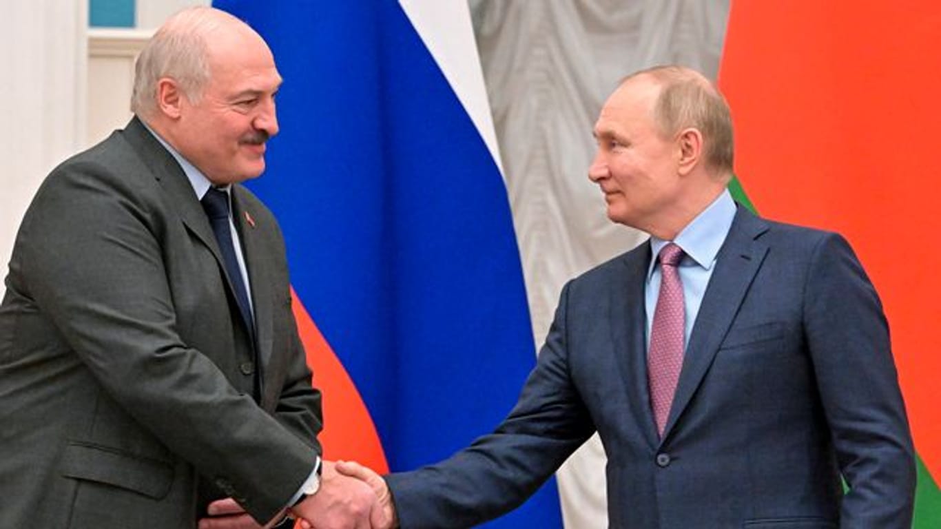 Der belarussische Präsident Alexander Lukaschenko unterstützt seinen russischen Amtskollegen Wladimir Putin.
