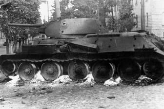 Zerstörter sowjetischer Panzer in Kiew: 1941 eroberte die Wehrmacht die Hauptstadt der Ukraine.