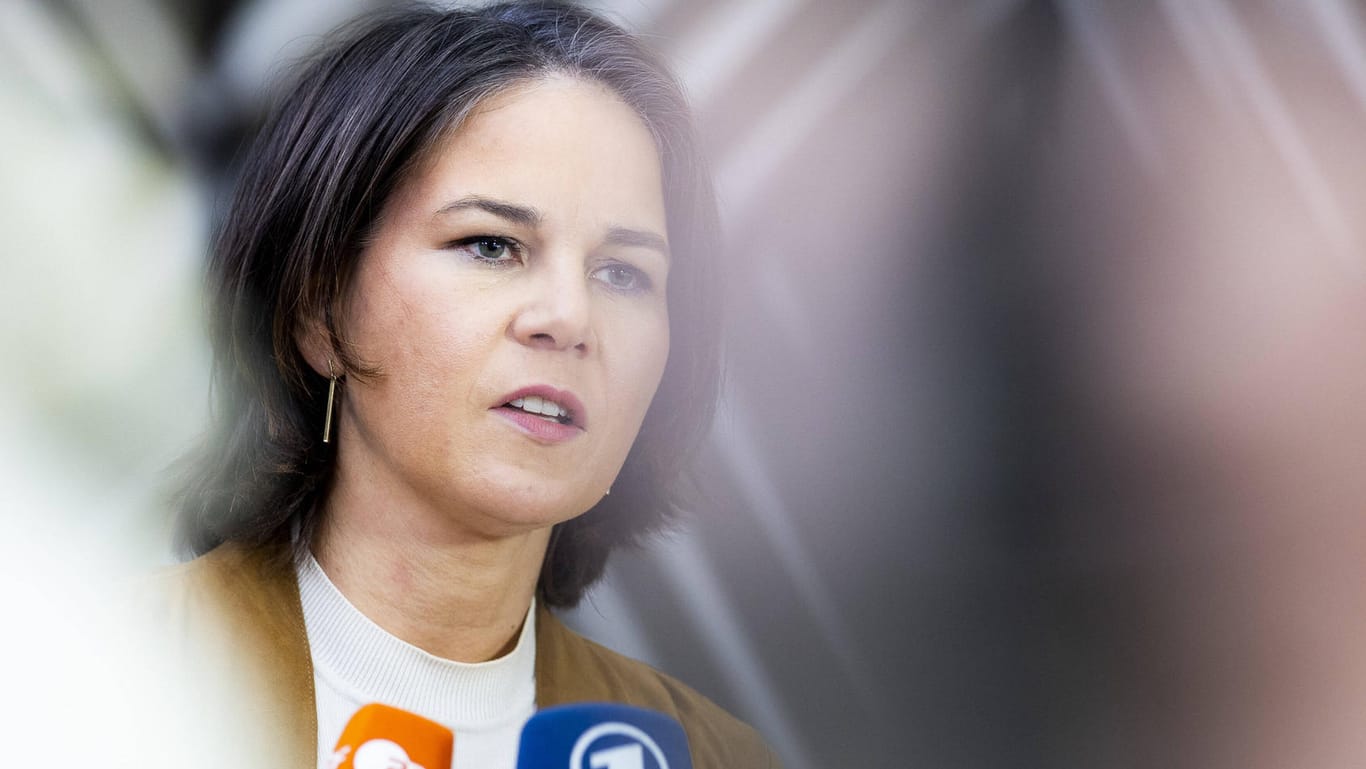 Annalena Baerbock: Die Außenministerin warnte am Freitag vor "massiven Kollateralschäden" eines Swift-Ausschlusses.