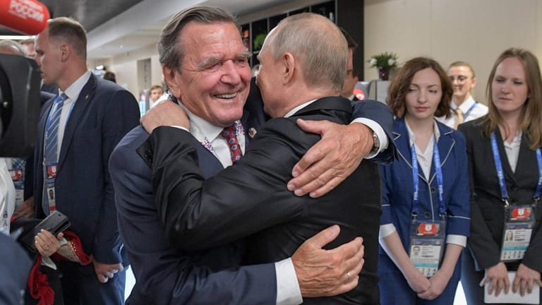 Schröder und Putin im Juni 2018 in Moskau.