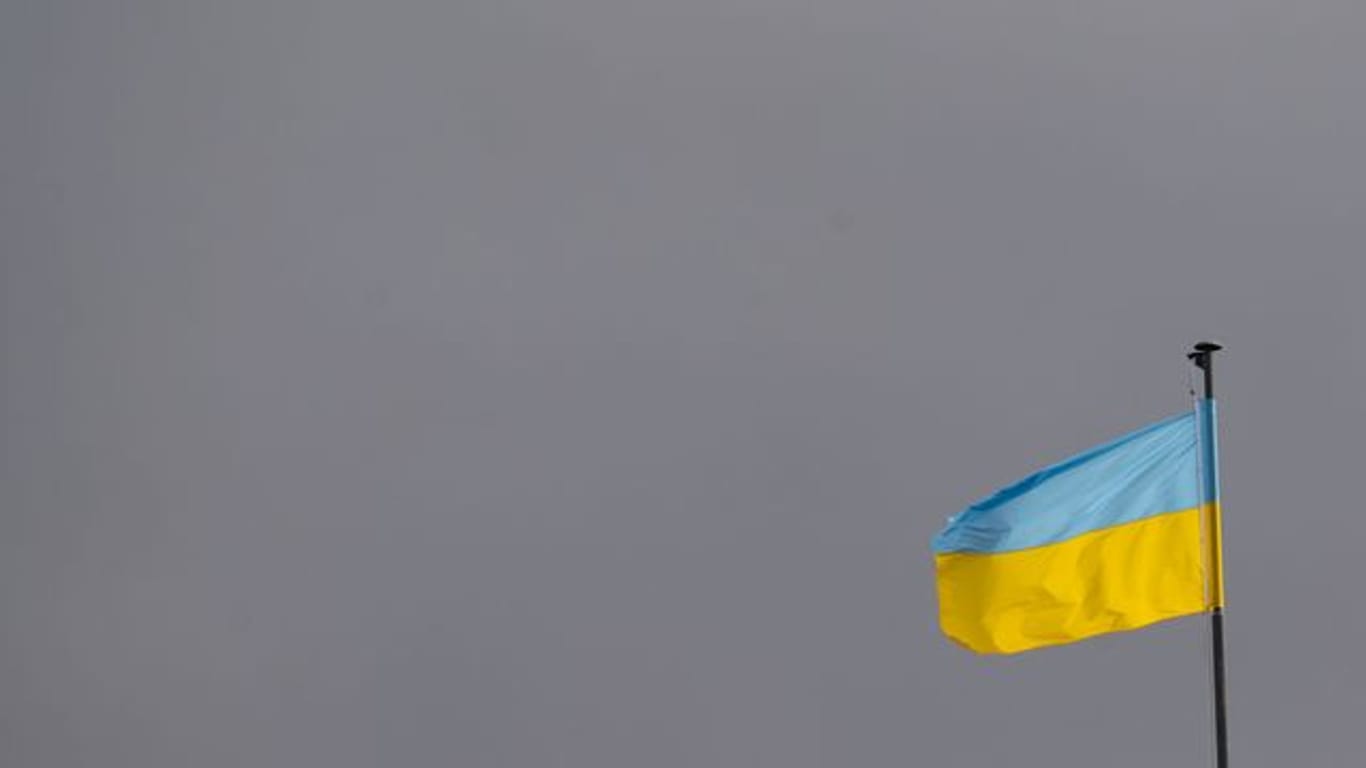 Die Flagge der Ukraine ist zum Symbol des Protestes gegen den russischen Krieg geworden.