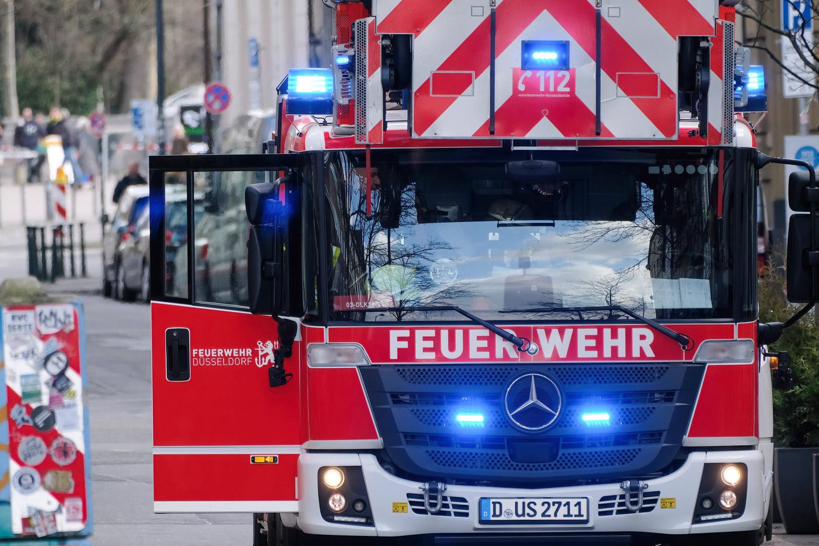 Feuerwehr Düsseldorf (Archivbild): Zwei Pfauen hielten die Einsatzkräfte auf Trab.