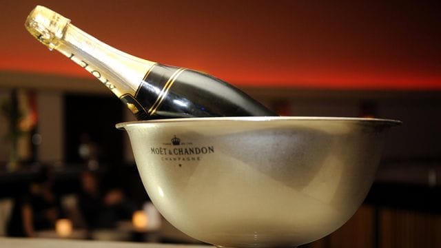 Eine Champagner-Flasche. Eine Champagner-Flasche.