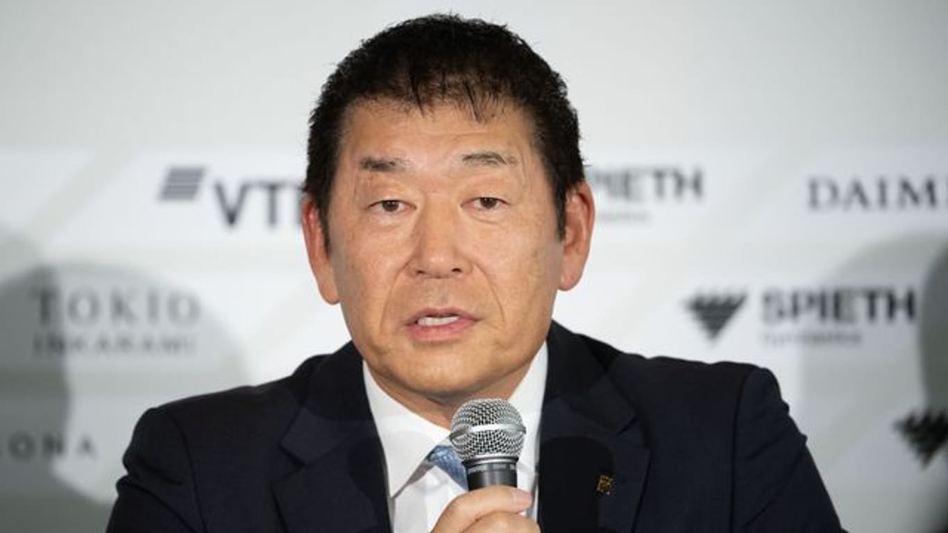 Der Präsident des Weltturnverbandes Fédération Internationale de Gymnastique (FIG), Morinari Watanabe, nimmt an einer Pressekonferenz teil.