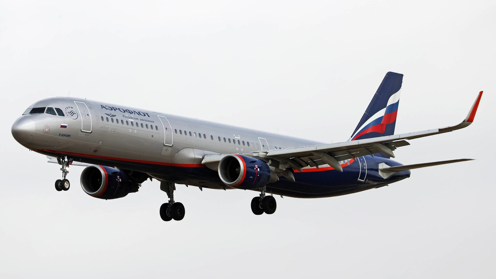 Ein russisches Aeroflot-Flugzeug beim Anflug (Archivbild): Offenbar will die EU den Luftraum für russische Fluglinien sperren.