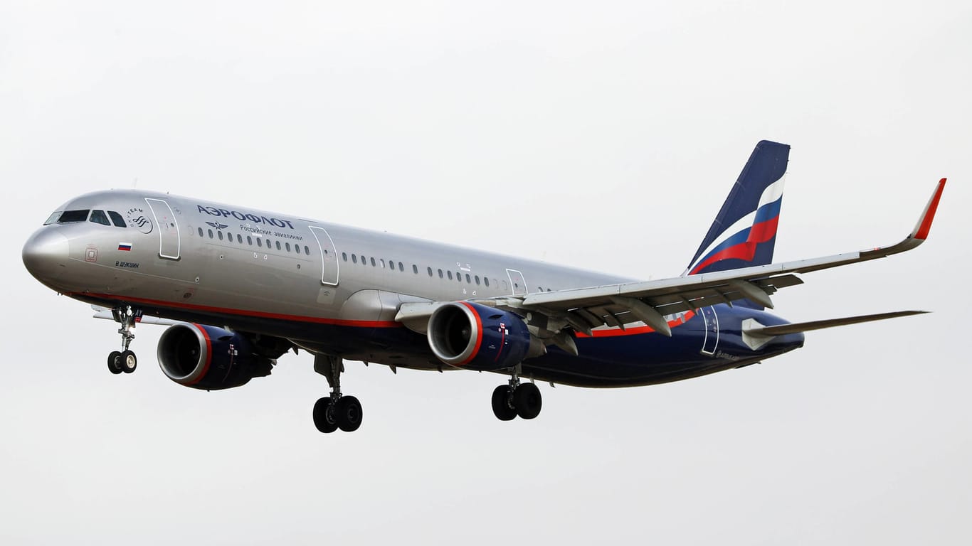 Ein russisches Aeroflot-Flugzeug beim Anflug: Deutschland will den Luftraum für russische Flieger sperren.