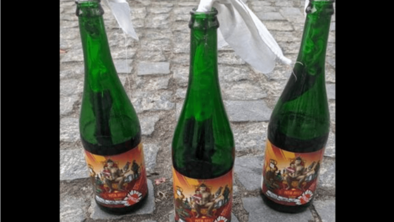 Mutmaßliche Molotow-Cocktails aus der ukrainischen Pravda-Brauerei: Die Regierung rief die Menschen zur Herstellung auf – als Waffe gegen russische Soldaten.